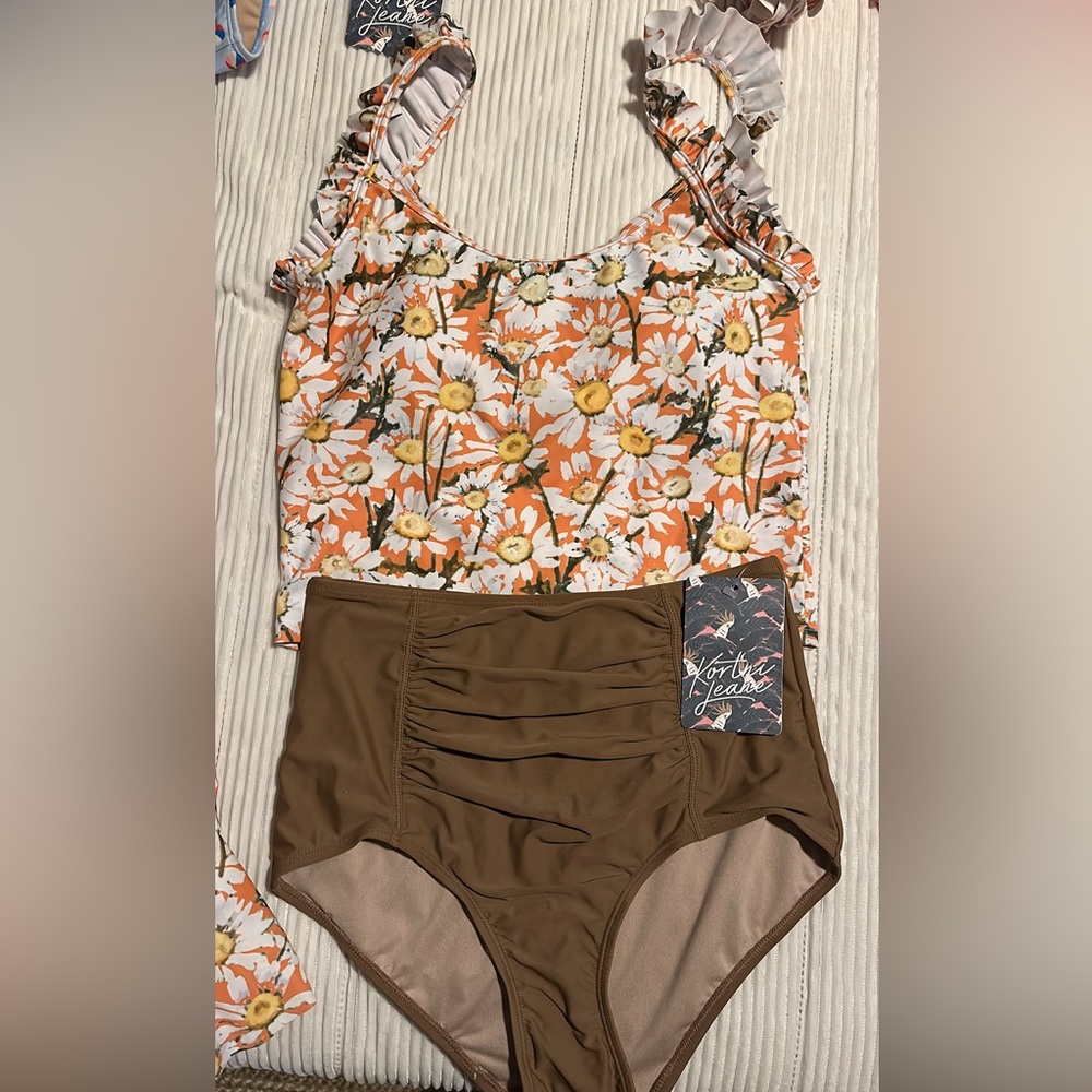 Kortni Jeane Medium *TOP ONLY*
